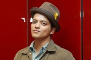 Bruno Mars a cantat live la American Idol (video)