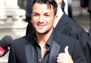 Peter Andre isi deschide cafenea