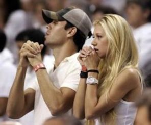 Enrique Iglesias si Anna Kournikova, la un pas sa se mute impreuna