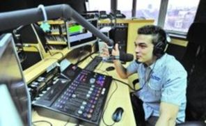 Adi Despot se simte la radio `ca pestele-n apa`