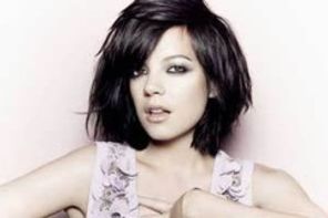 Lily Allen a luat lectii de gatit de ziua ei