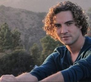 David Bisbal a publicat, din greseala, poze cu fiica sa