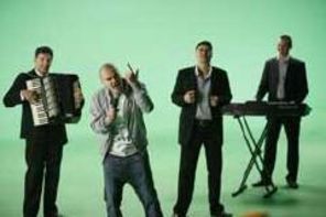 Puya a filmat clip `Undeva-n Balkani` (foto)