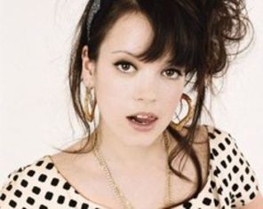 Lily Allen a angajat un DJ de 12 ani sa-i mixeze la nunta