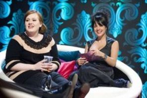Adele si Lily Allen fac farse la telefon
