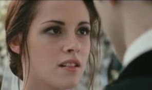 Robert Pattinson: Kristen Stewart arata senzational in rochie de mireasa