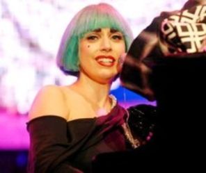 Lady Gaga lanseaza astazi clipul Edge Of Glory (video)