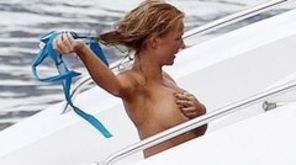 Geri Halliwell, in sanii goi pe yacht (poze)