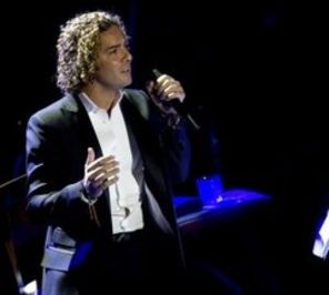David Bisbal si-a stapanit cu greu lacrimile in concert (video)