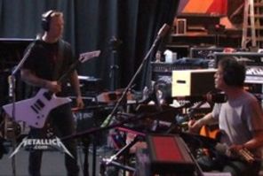 Metallica pastreaza steagul Romaniei in studio (foto)