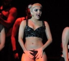 Lady Gaga s-a impacat cu Luc Carl si ar putea avea un copil