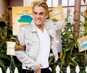 Revista OK a mintit: Aaron Carter dezminte ca a primit cocaina de la Michael Jackson