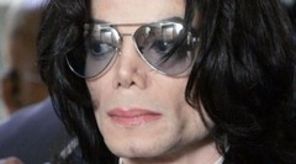 Top 6 norocosi care castiga bani de pe urma lui Michael Jackson