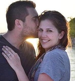 Hillary Scott din trupa Lady Antebellum s-a logodit