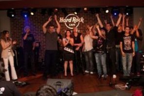 Vezi cine canta in deschidere la Bon Jovi!