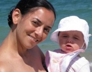 Analia Selis si-a botezat fetita fara tam-tam