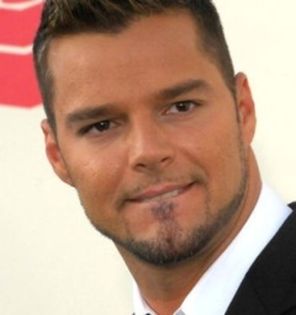 Ricky Martin face reclama la... rujuri