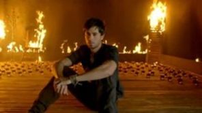 Ayer, un videoclip fierbinte de la Enrique Iglesias