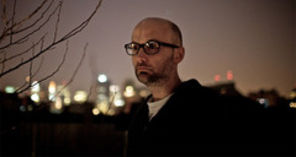 Interviu Moby: "Oamenii au mai multa incredere in Google decat in propriile guverne"