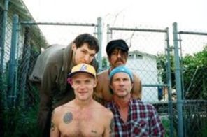 Red Hot Chili Peppers Adventure of Rain Dance Maggie videoclip (video)