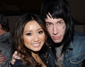 Miley Cyrus va fi matusa? Brenda Song insarcinata cu Trace Cyrus