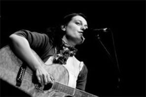 Alina Manole lanseaza al treilea album - Dragoste in 3