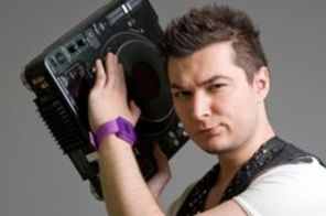 Liviu Hodor a devenit DJ profesionist cu acte in regula