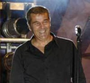 Dan Bittman canta cu unul din fiii sai pe `Urban Kids Party`