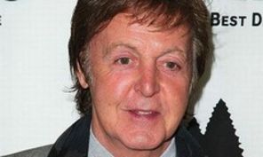 Paul McCartney, bunic pentru a opta oara