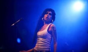 Amy Winehouse ar fi implinit azi 28 de ani
