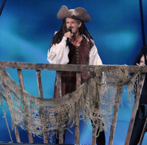 Michael Bolton s-a deghizat in pirat la Premiile Emmy