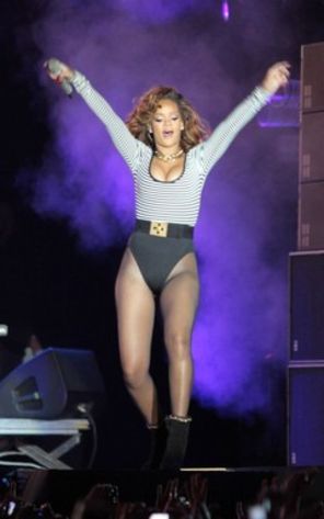 Rihanna anunta un nou album