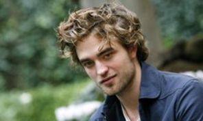 Robert Pattinson lucreaza la albumul de debut