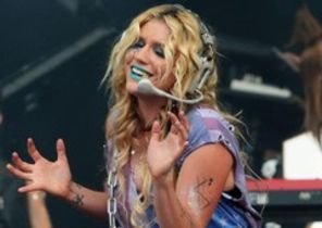 Kesha lucreaza la o linie vestimentara