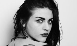 Fiica lui Kurt Cobain a devenit fotomodel