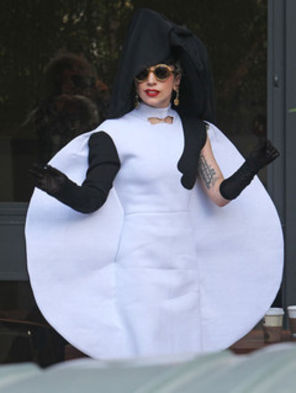 Iubitul lui Lady Gaga e privit cu suspiciune