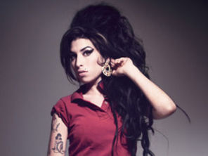 Viata lui Amy Winehouse, subiectul unei carti scrise chiar de tatal artistei