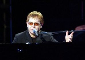 Elton John a sustinut concertul cu numarul 3000