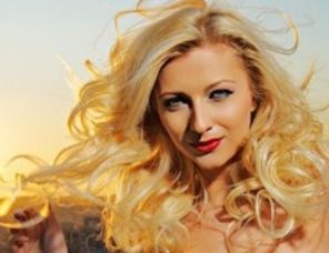 Hot new: Lora - Un Vis (videoclip)