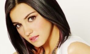 Maite Perroni, topless la plaja (foto)