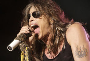 Steven Tyler a cazut in baie