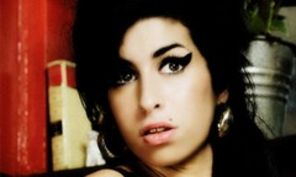 Amy Winehouse a murit din cauza alcoolului