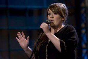 Adele lanseaza un album live