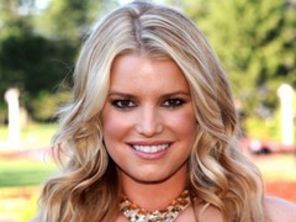 Jessica Simpson isi amana nunta