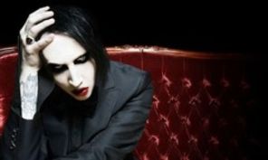 Marilyn Manson a cantat "Cry Me a River" la karaoke