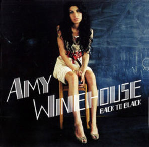 Una dintre rochiile lui Amy Winehouse va fi scoasa la licitatie