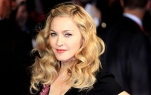 Madonna, suparata ca "Give Me All Your Love" a "scapat" pe net