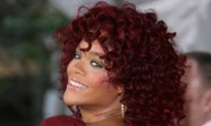 Rihanna isi dezvaluie viata privata (video)