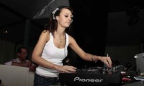 Vika Jigulina isi incepe cariera solo