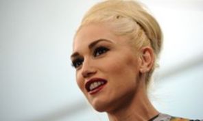 Gwen Stefani se relaxeaza in dulapul cu haine